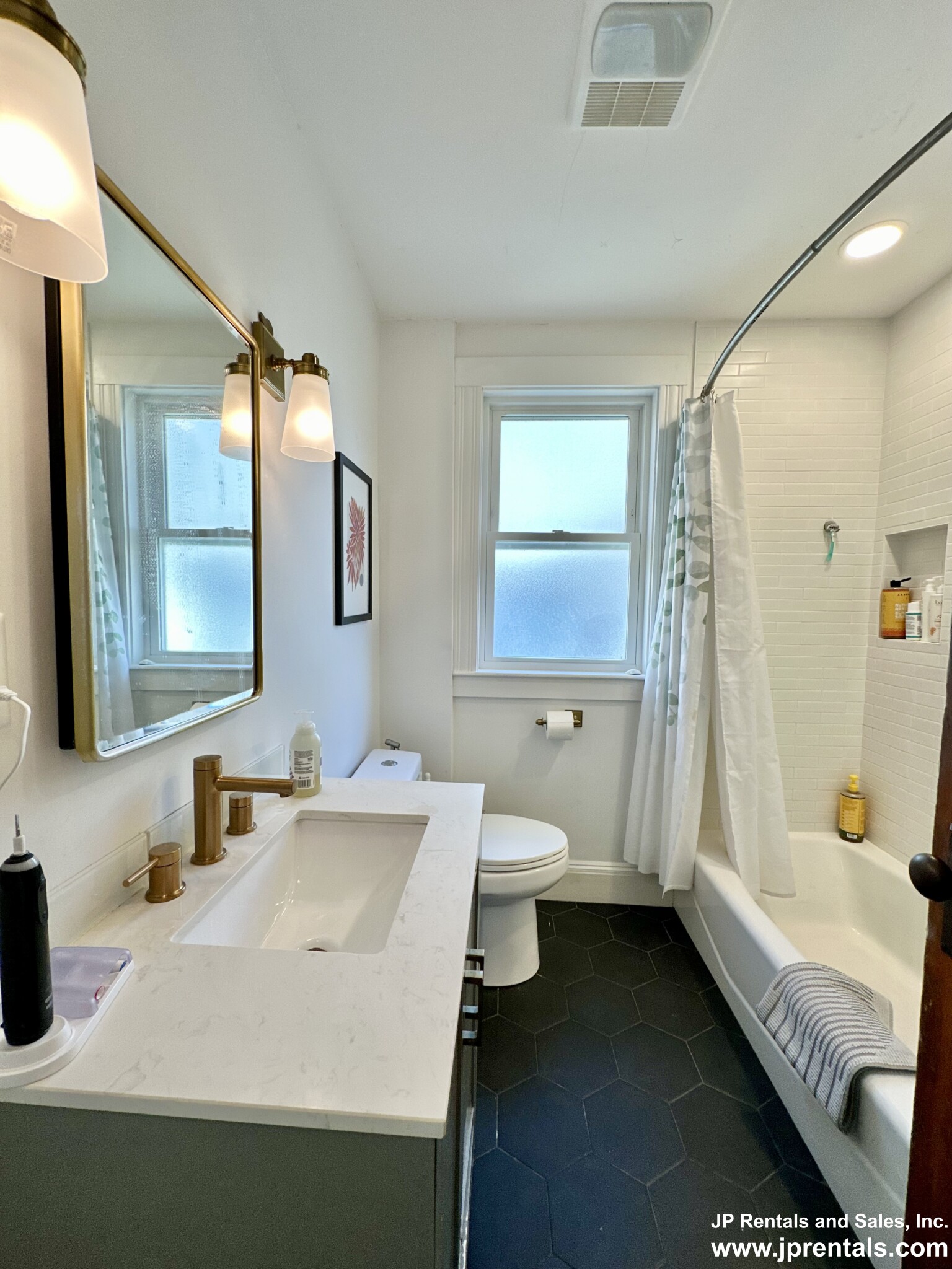 4 bed, 2 bath apartment for rent at 22 Sedgwick St Unit 2, Jamaica Plain — photo 20 of 26