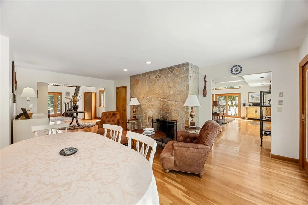 4 Crestview Ln, Milton