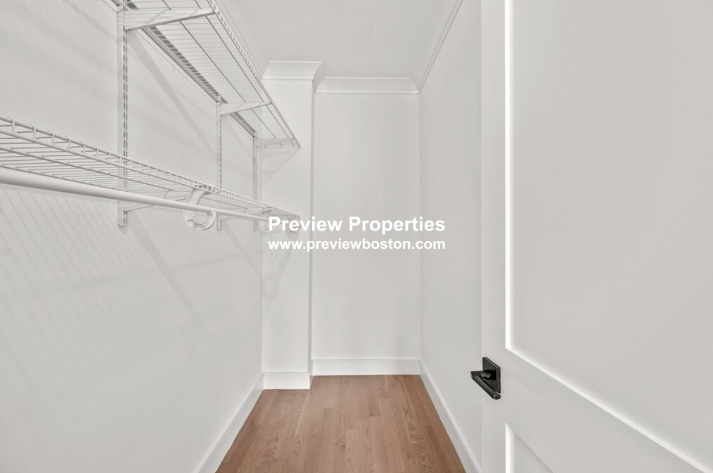 303 Maverick St, East Boston