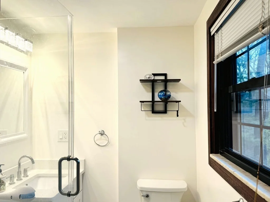 2 Blueberry Hill Ln, Arlington Heights