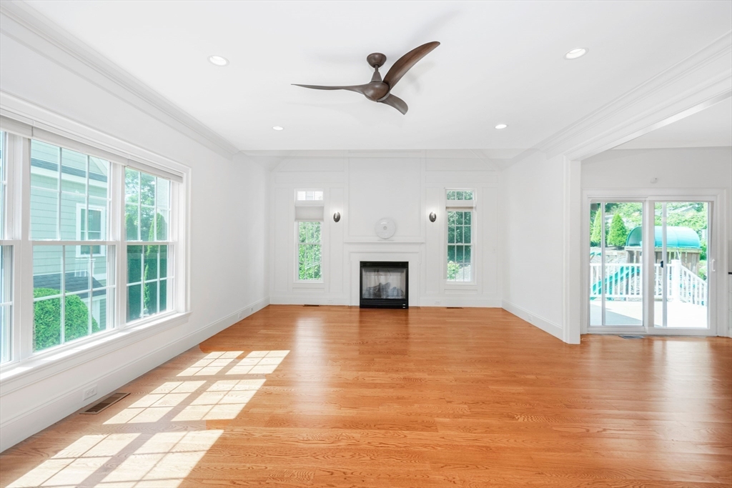 14 Brattle Ln, Arlington