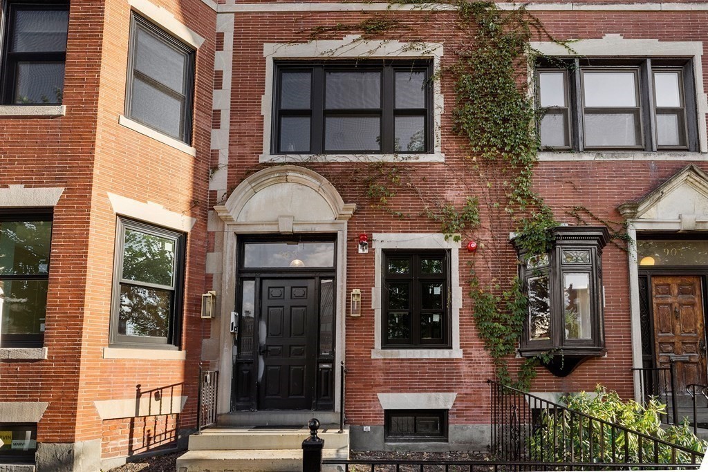 903 Beacon St, Back Bay