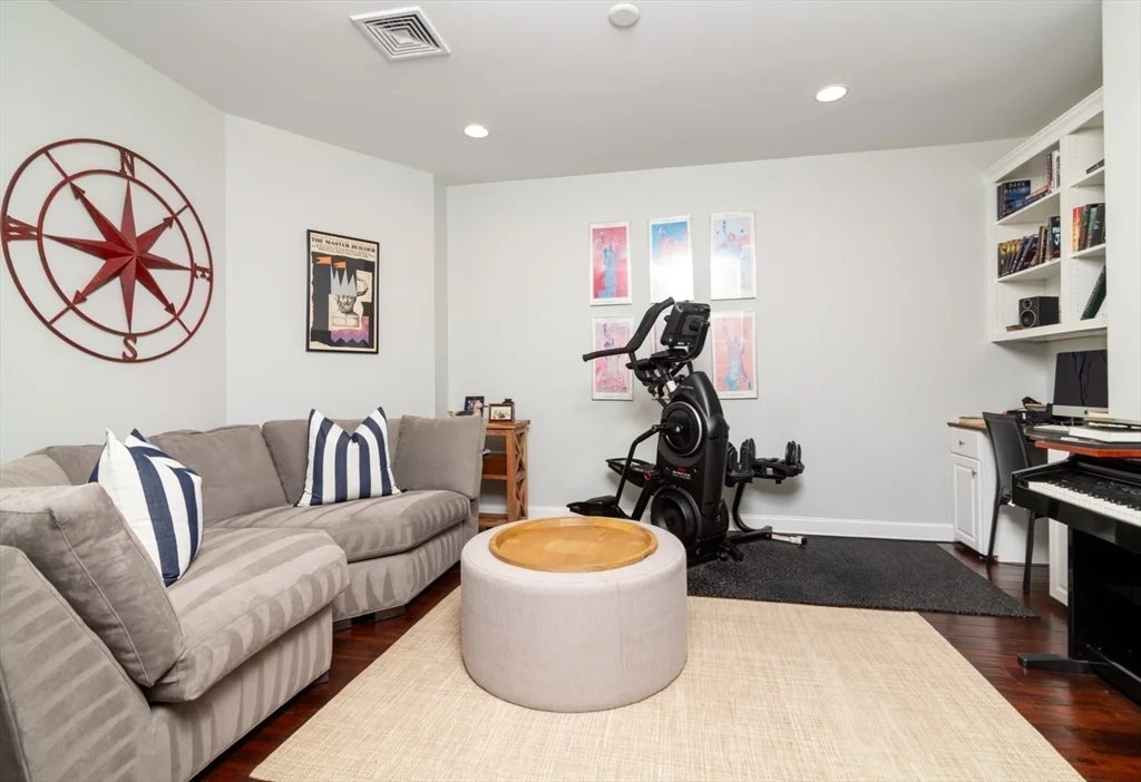 115 Halsted Dr, Hingham