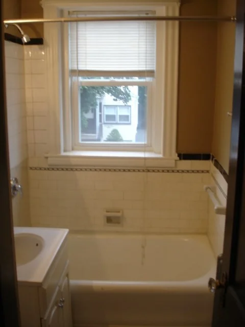 68 Linden St, Everett