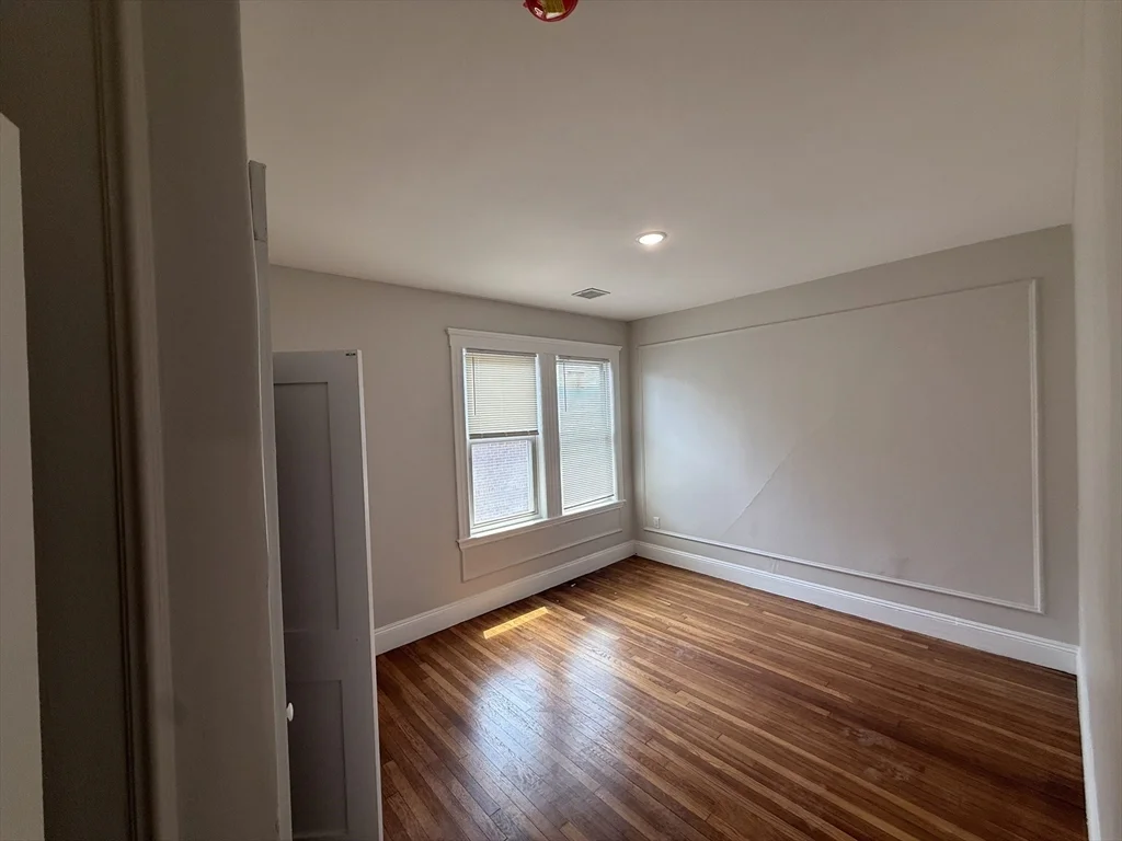 51 Pasadena, Dorchester
