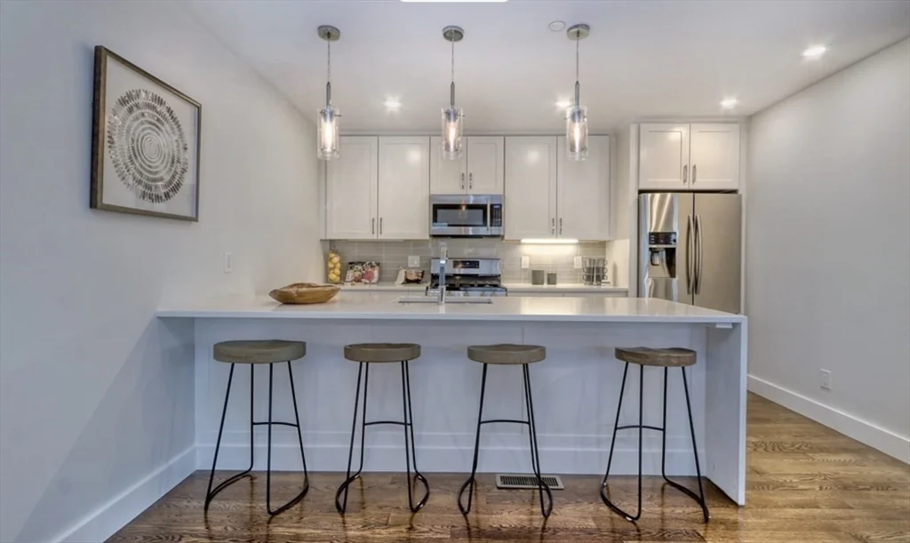 15 W Bellflower, Dorchester