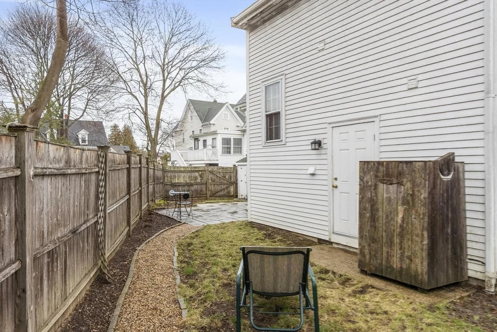 54-R Broadway, Rockport