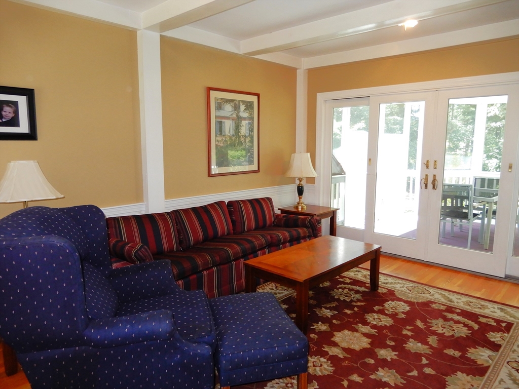 9 Fleetwood Dr, Norfolk