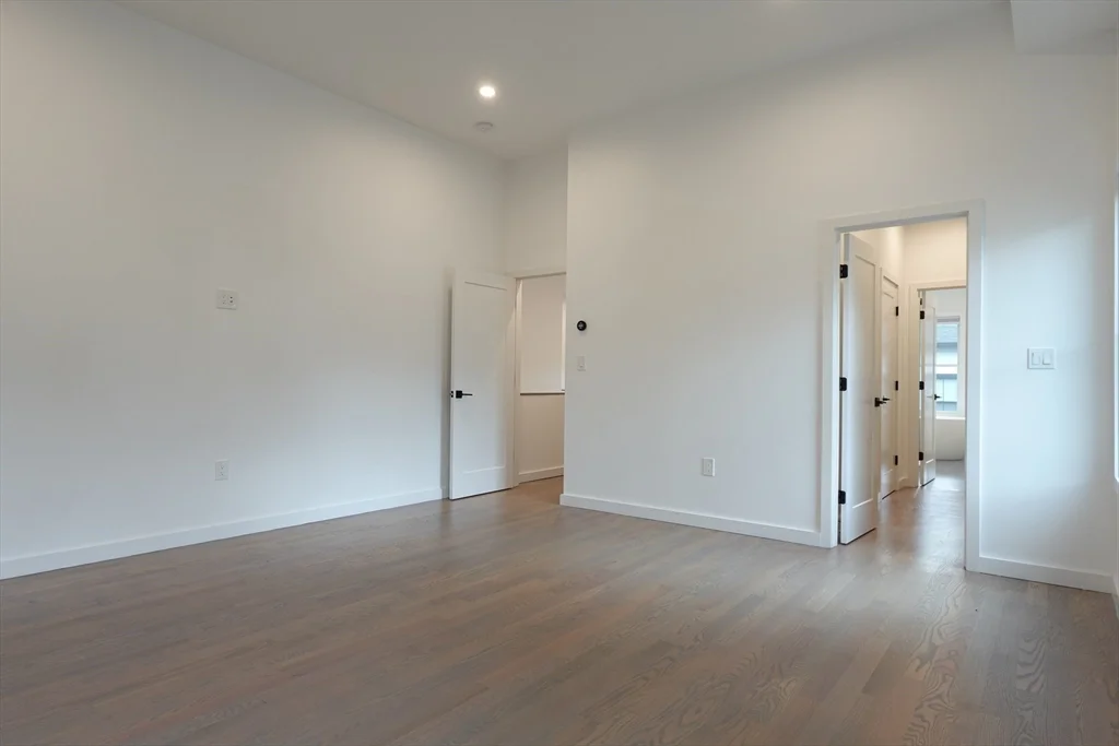 70 Walker, Newton