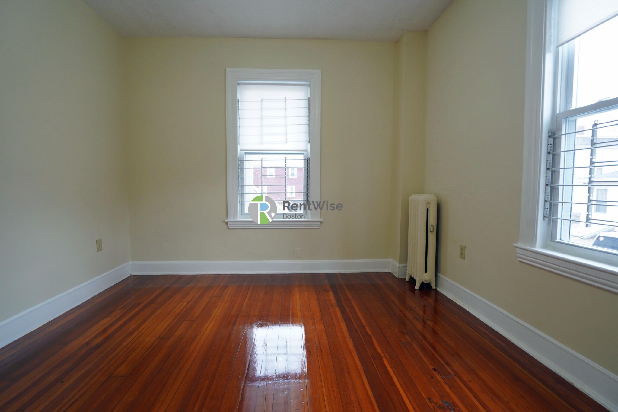 82 Robbins Pl, South Side