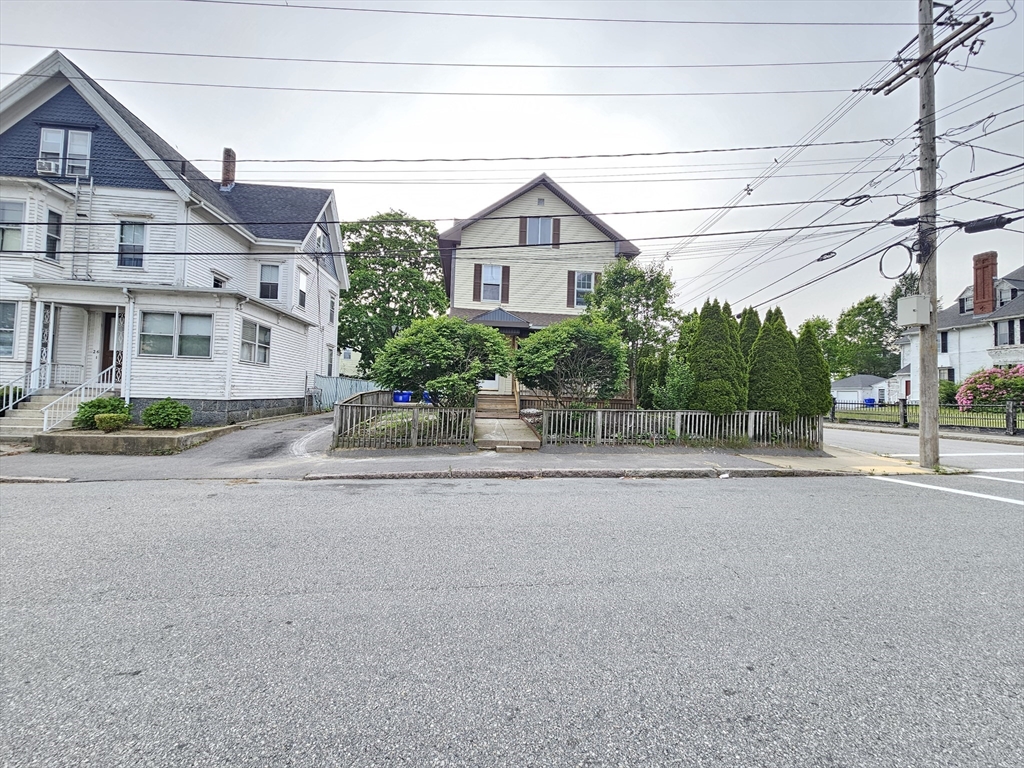 28 Cedar St, Taunton