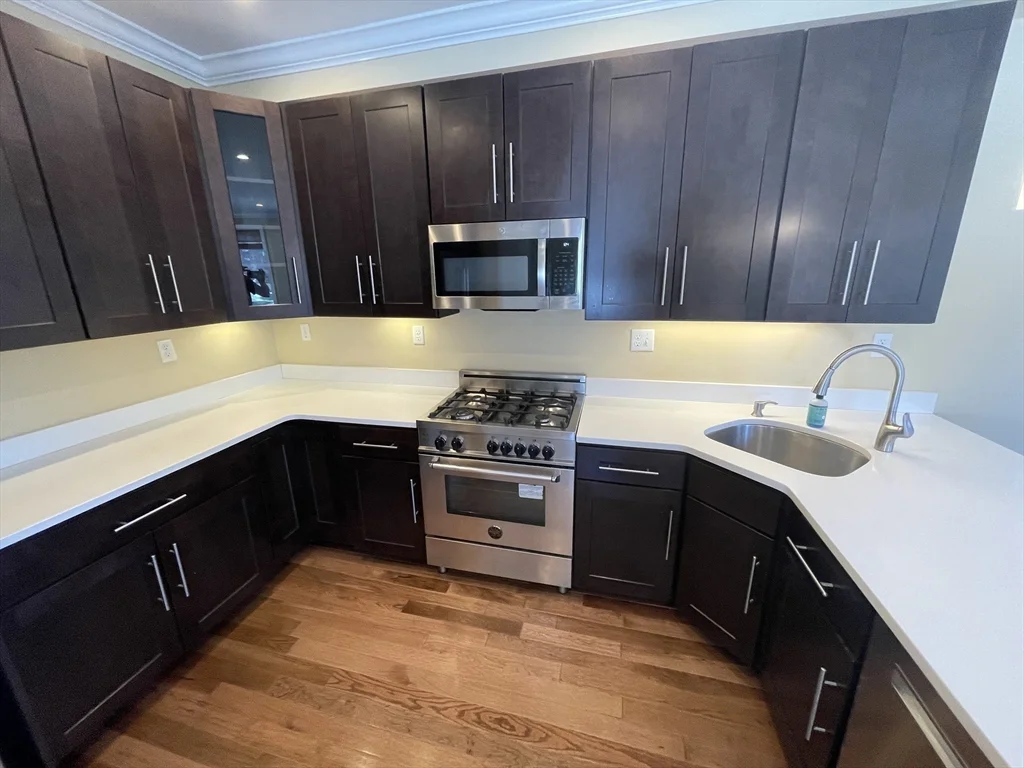 7 Wendell Pl, South Boston