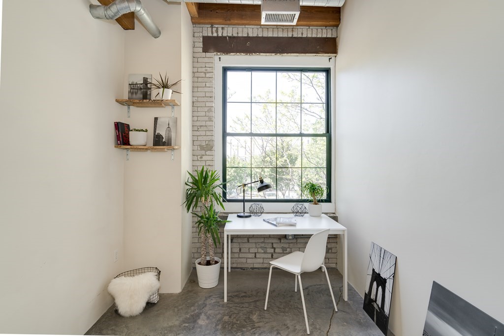 43 Charlton, Everett