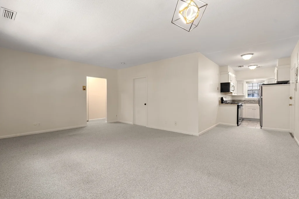 10 Lake Shore Ct, Brighton