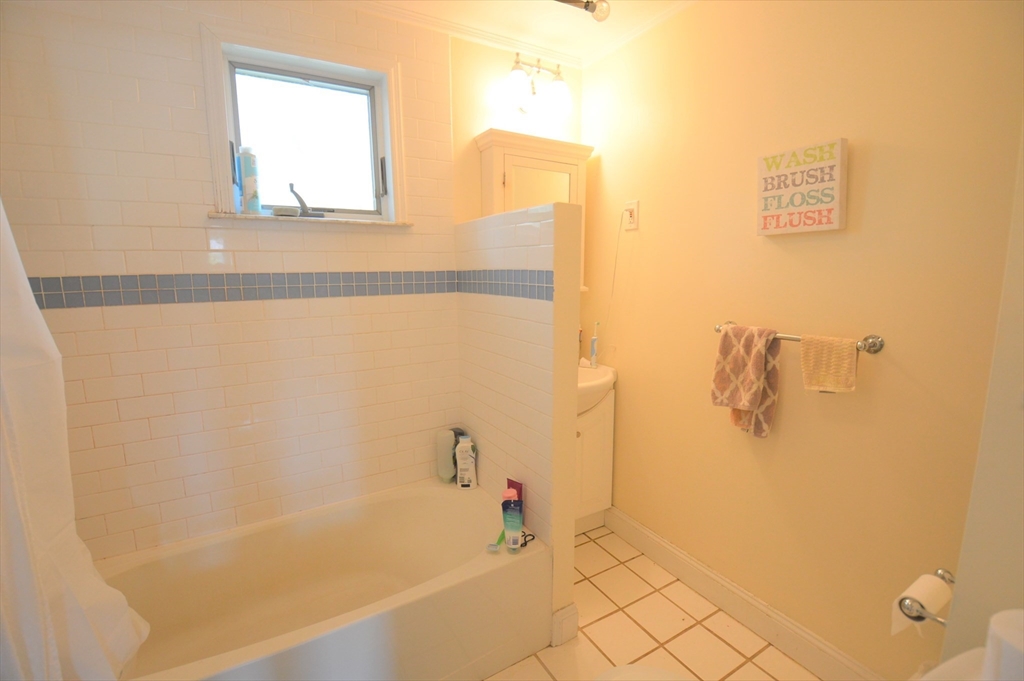 14 Breck Ave, Oak Square