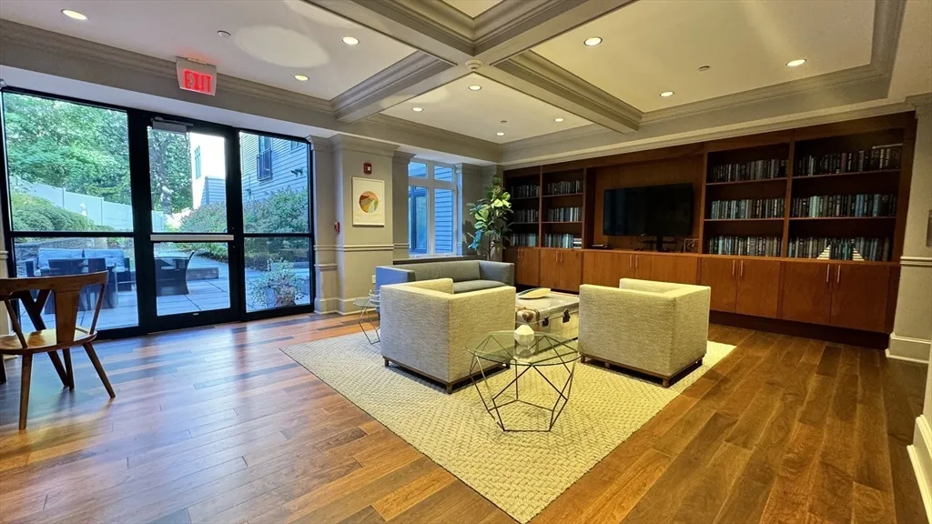 1501 Commonwealth, Brighton