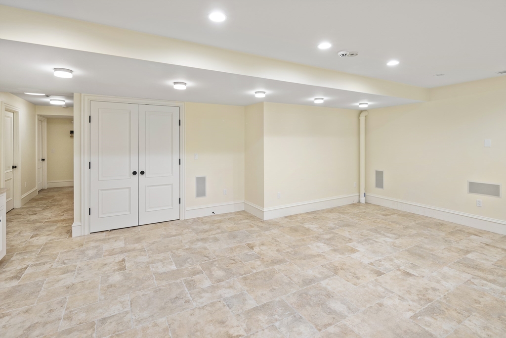 72 Drumlin Rd, Newton