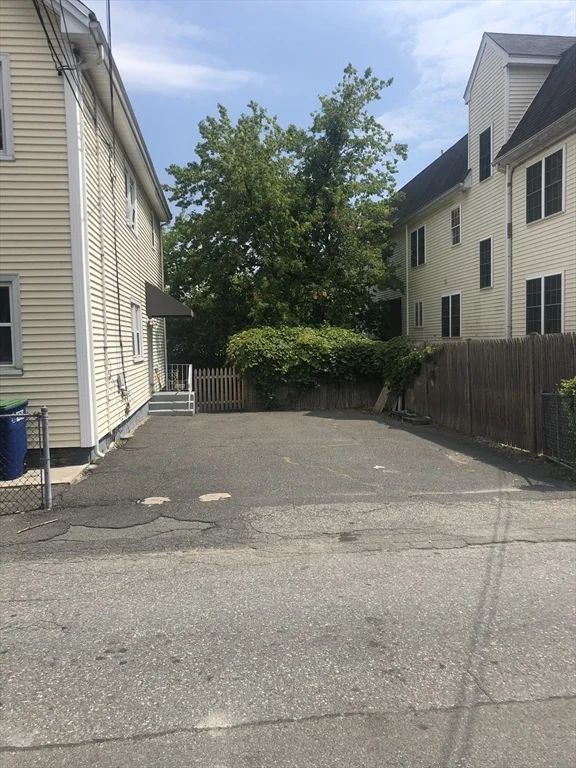 18 Murdock, Ball Square