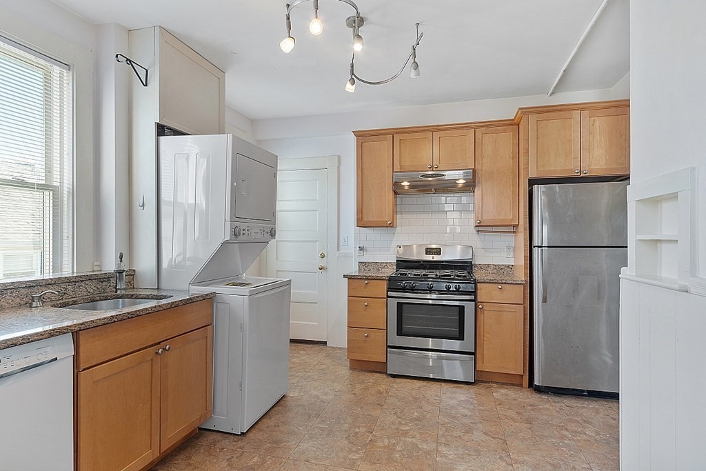 733 Hale St, Beverly Farms