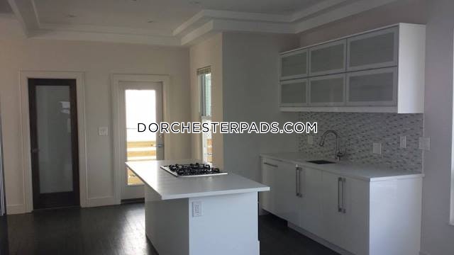 5 bed, 3 bath apartment for rent at 22-24 Harbor View Unit 1, Dorchester — photo 2 of 10