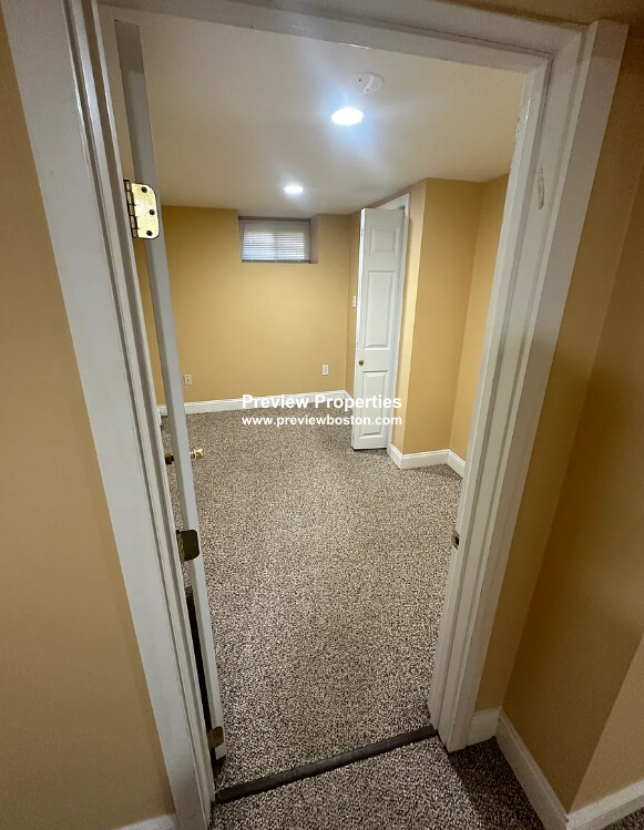 28 Montfern Ave, Oak Square