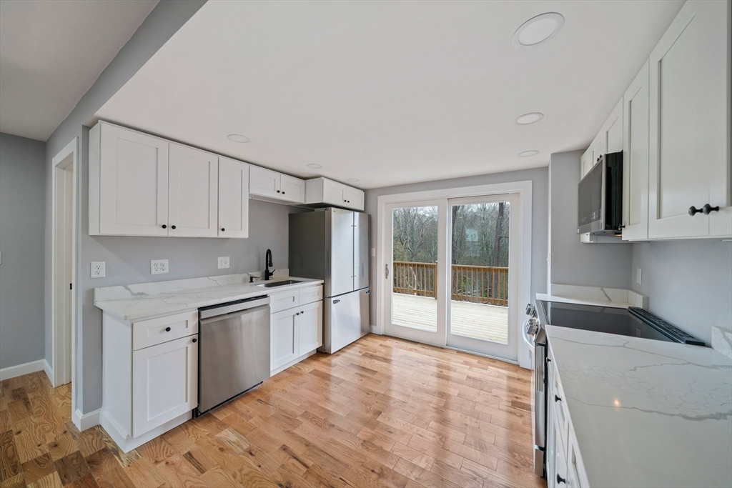 13 Broadway, Raynham Center