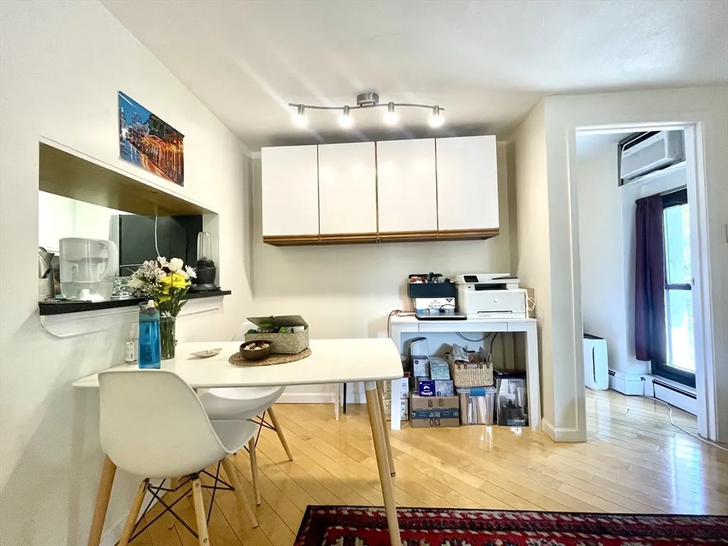 1643 Cambridge St, Mid-Cambridge