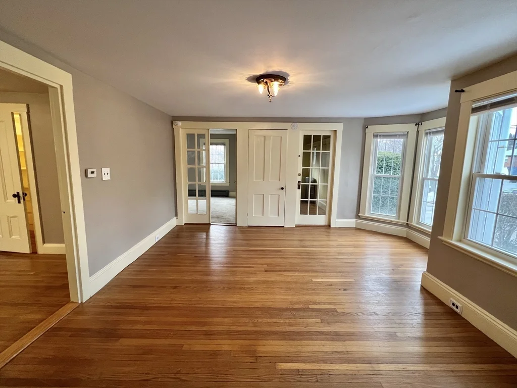 16 Pearl St, North Weymouth