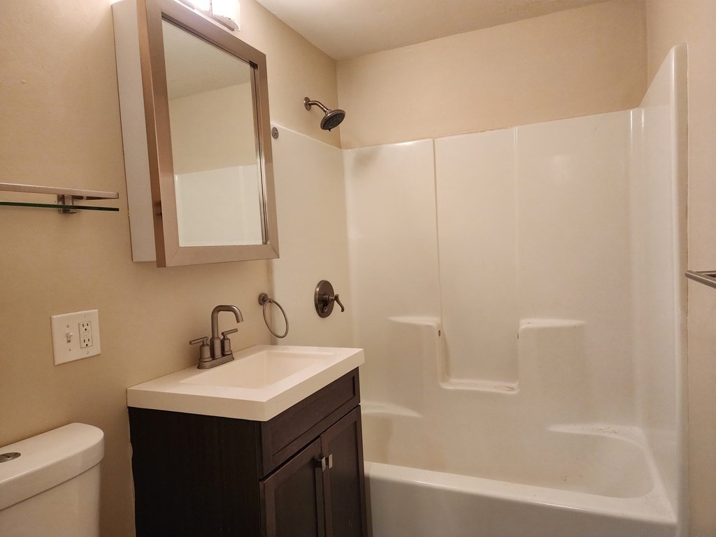 1 Old Colony Rd, Mansfield