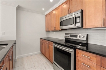 183 Oak St, Newton Upper Falls