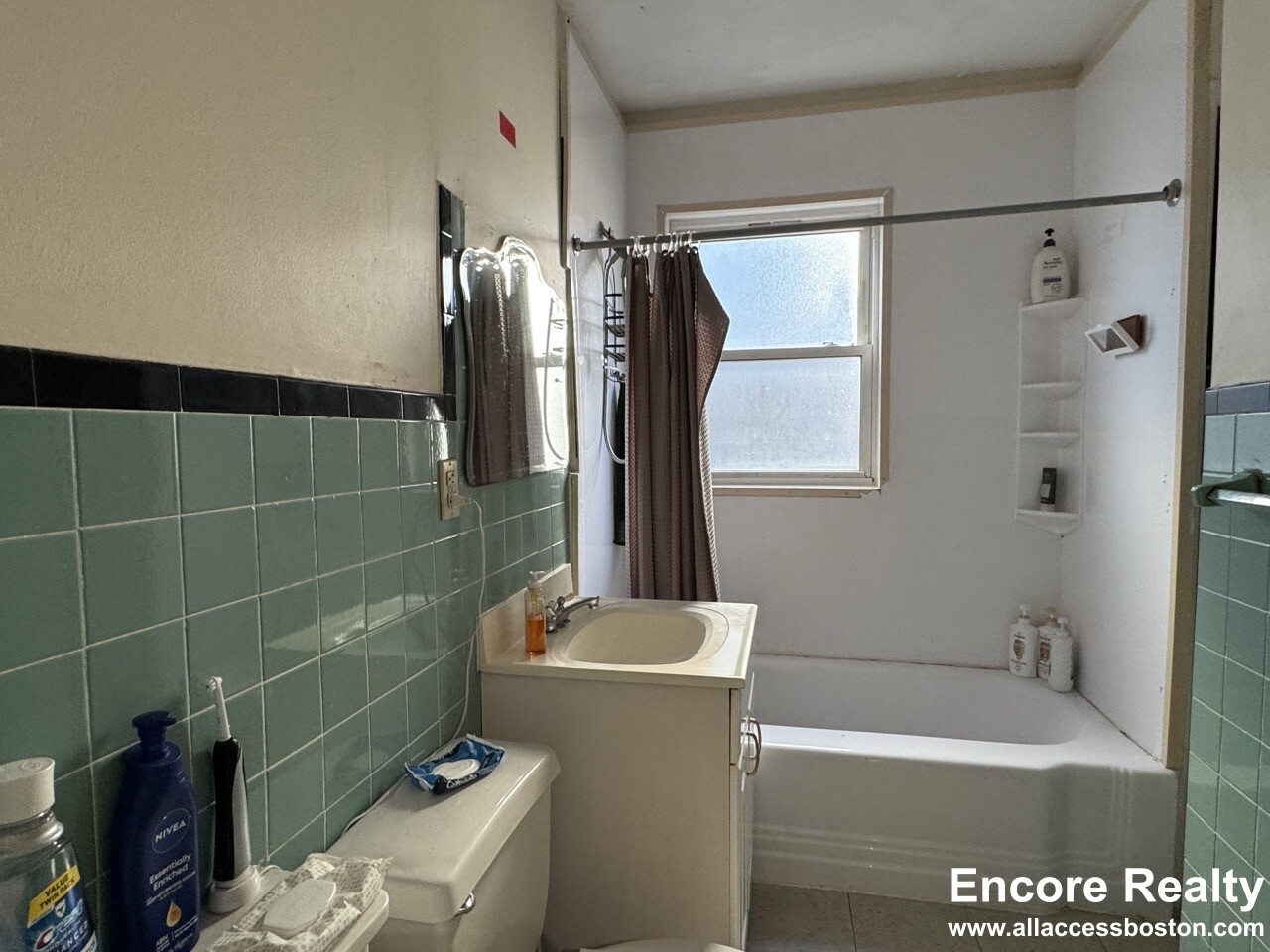 331 Faneuil St, Oak Square