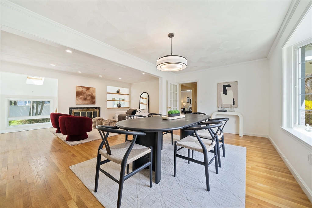 28 Mansfield Rd, Wellesley