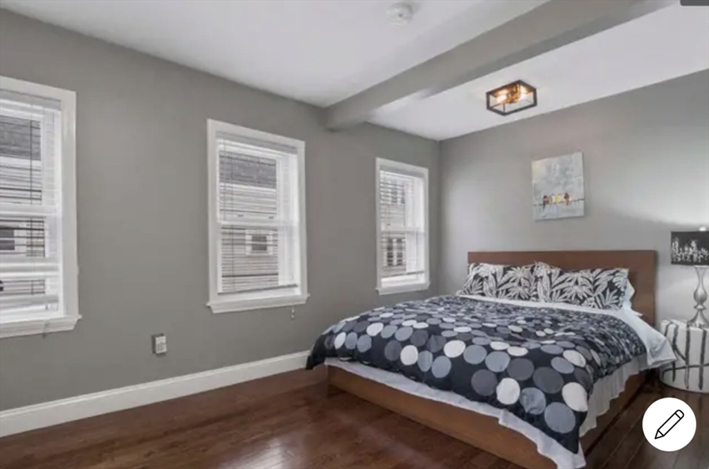 66 Bolton St, South Boston