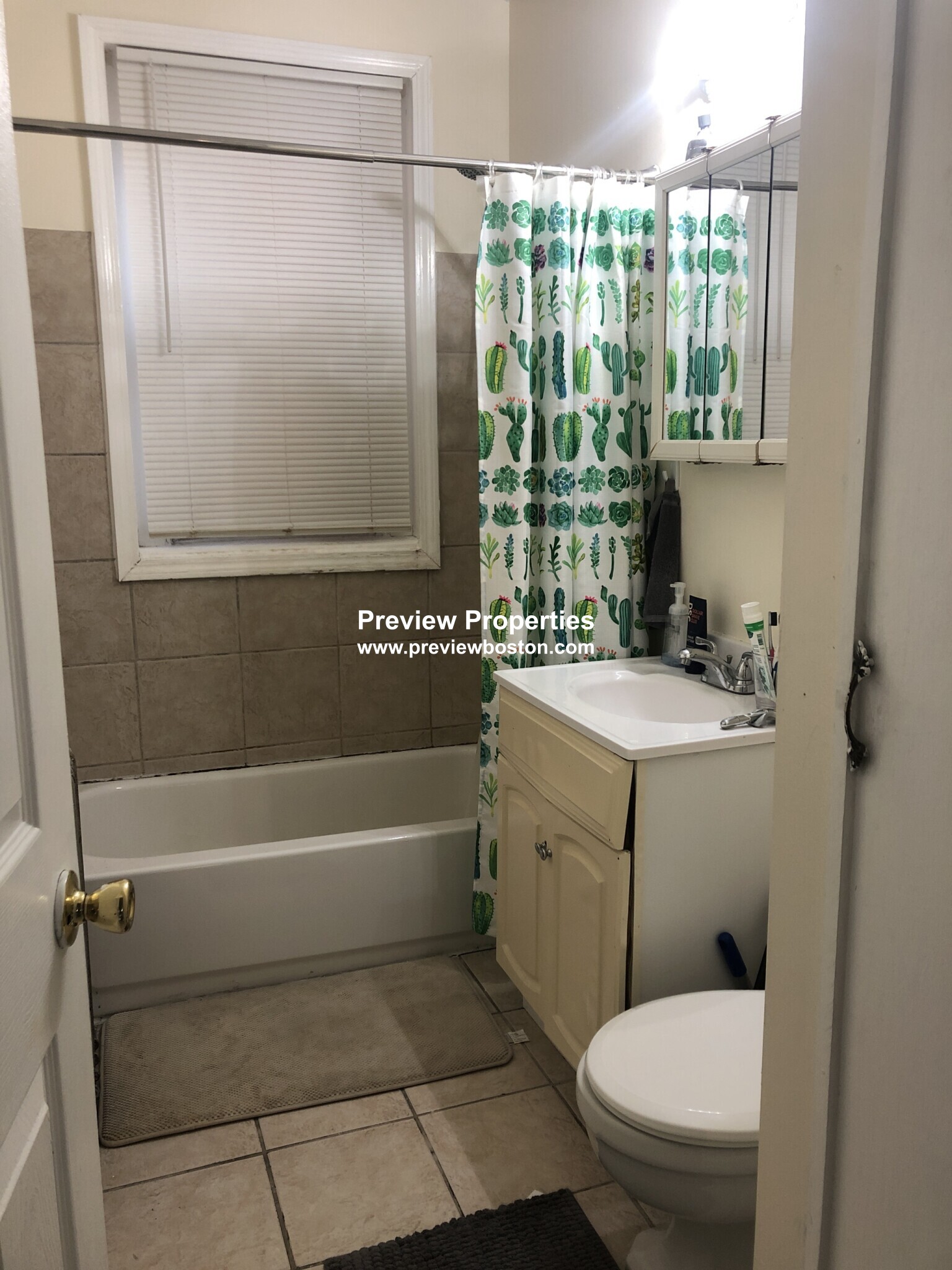 879 Beacon St, Fenway