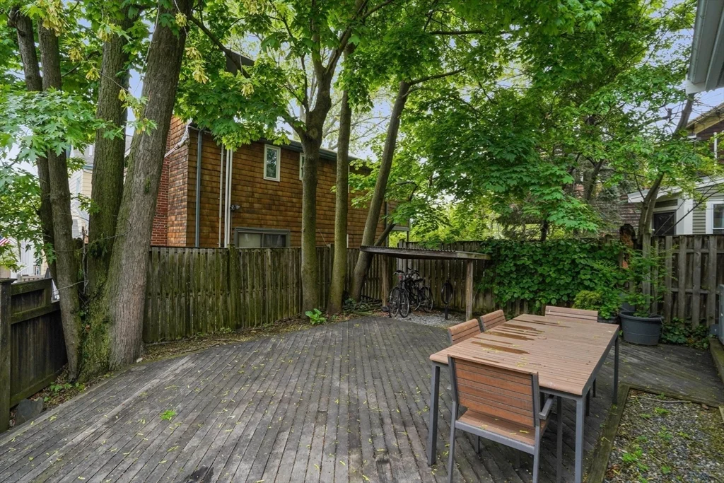 8 Florence St, Cambridgeport