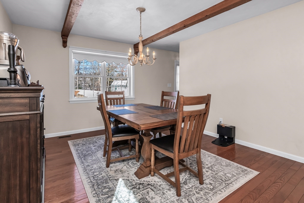 6 Gedney Dr, Peabody