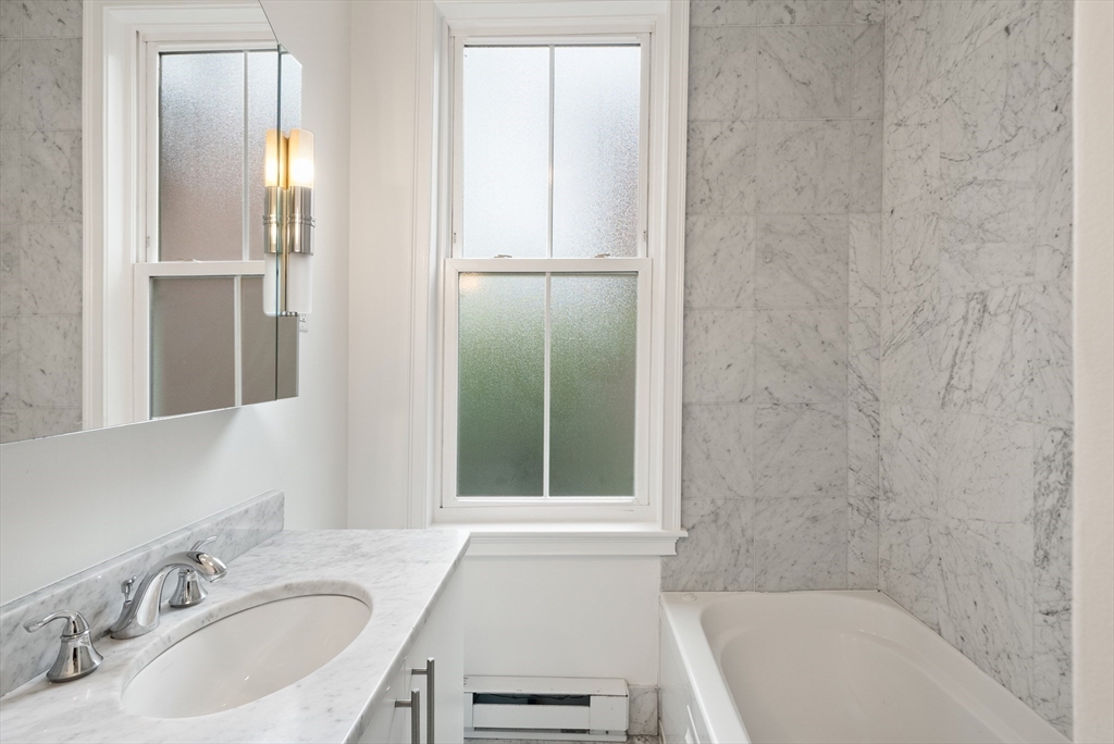 52 Clarendon St, South End