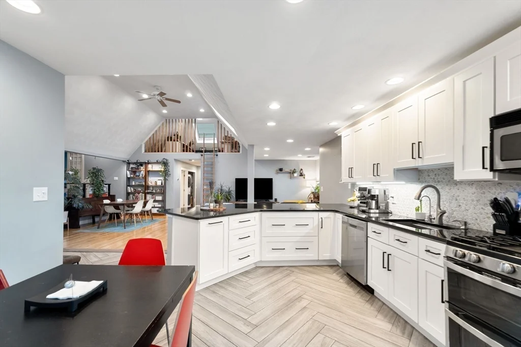 890 Winthrop Ave, Beachmont