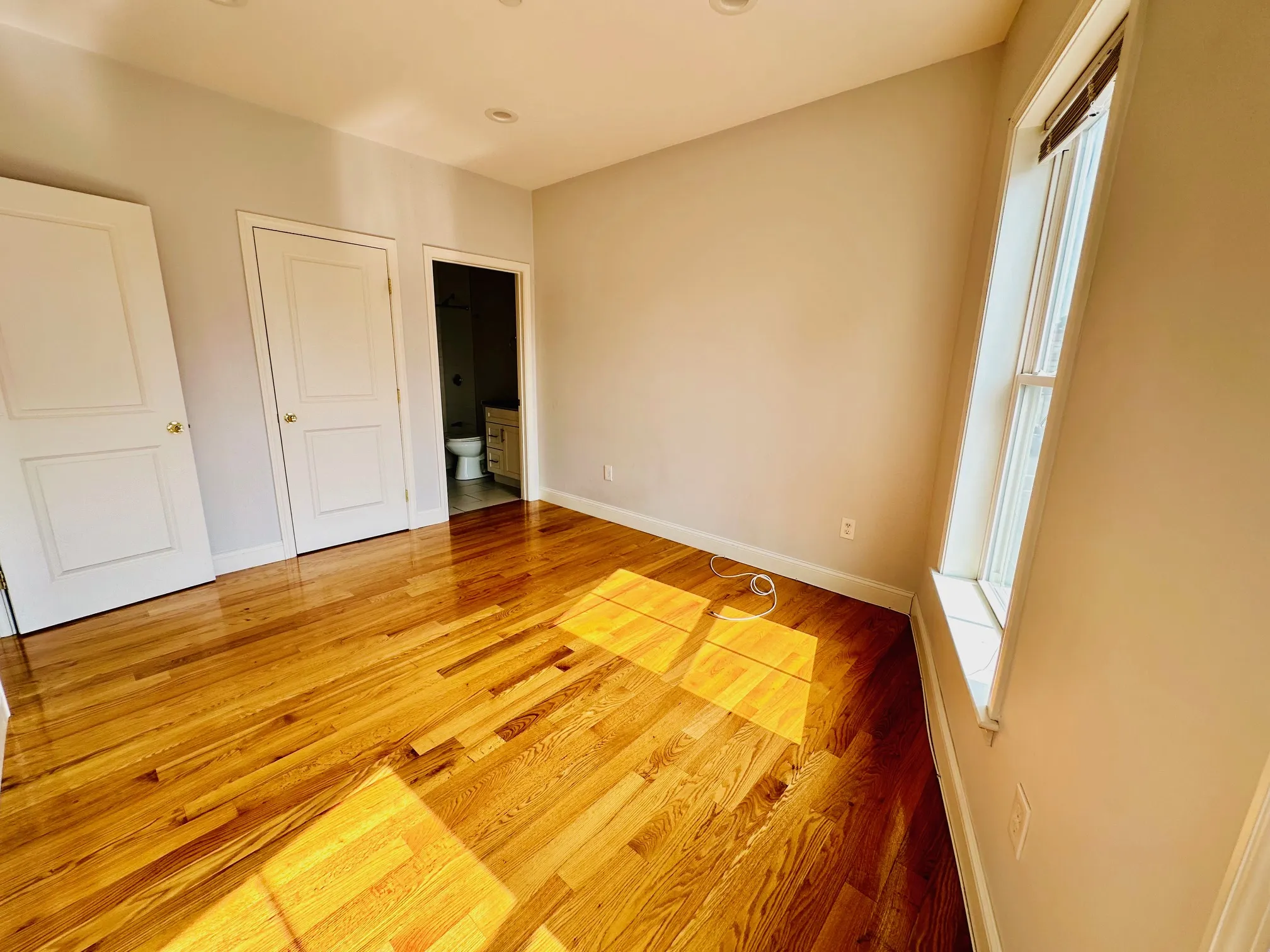 15 Dana Ave, Hyde Park