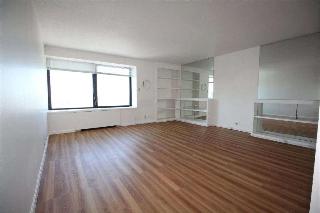 65 E India Row, Downtown