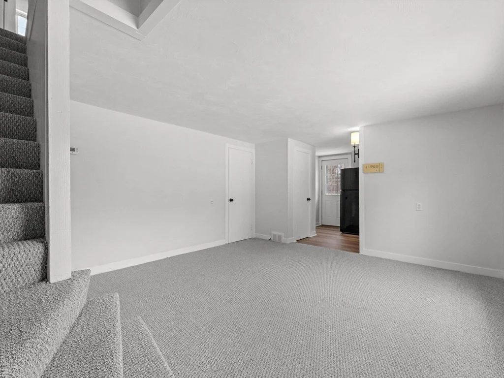 28 Crestview Dr, Westborough