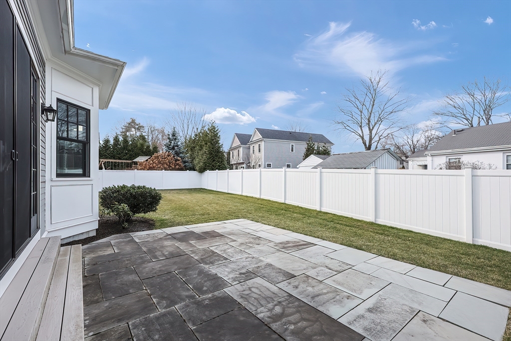 7 Marshall Rd, Wellesley