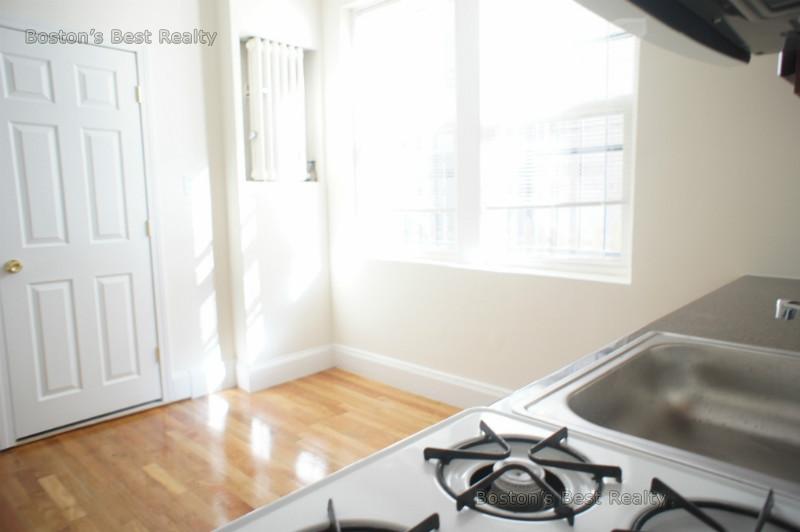 Studio bed, 1 bath apartment for rent at 15 Lothian Rd Unit 102, Brighton — photo 4 of 5