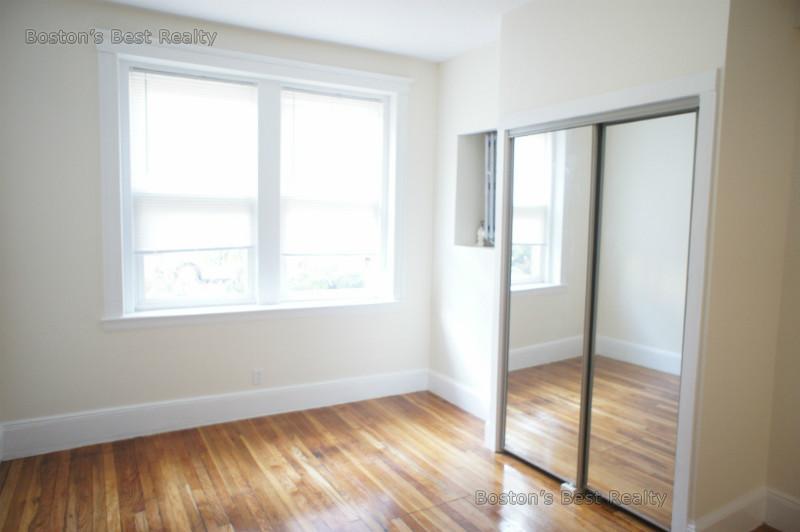 Studio bed, 1 bath apartment for rent at 15 Lothian Rd Unit 102, Brighton — photo 2 of 5