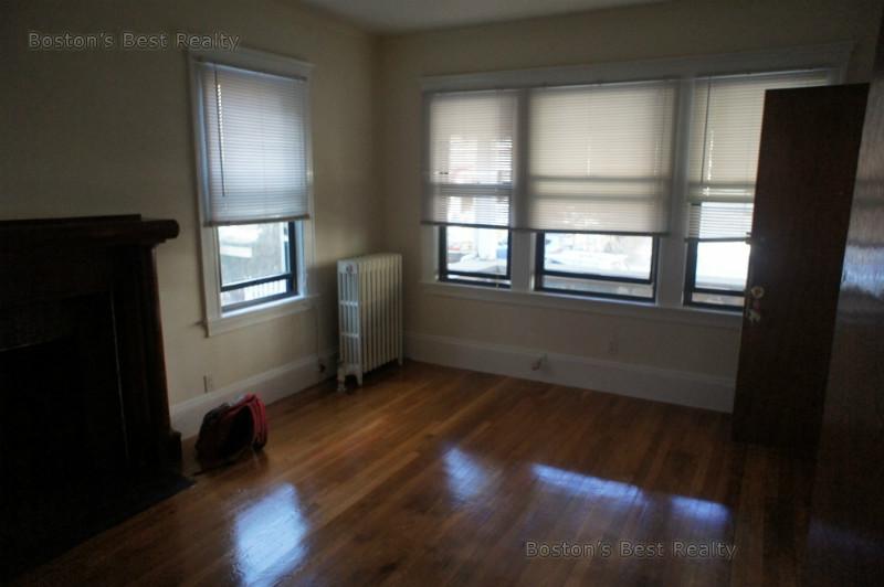 1 bed, 1 bath apartment for rent at 136 Chiswick Rd Unit 2, Brighton — photo 2 of 4