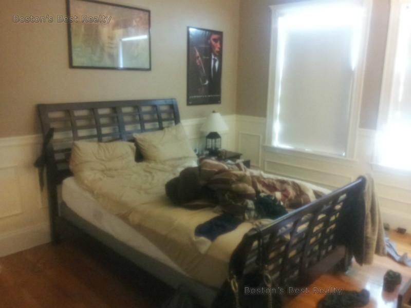 3 bed, 1 bath apartment for rent at 154 Thorndike St Unit 1, Coolidge Corner — photo 1 of 5