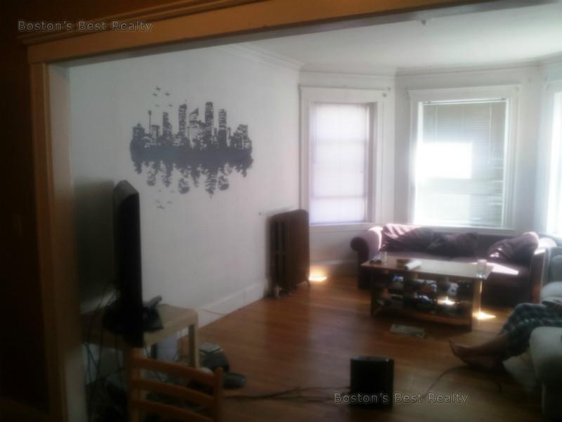 3 bed, 1 bath apartment for rent at 154 Thorndike St Unit 1, Coolidge Corner — photo 3 of 5