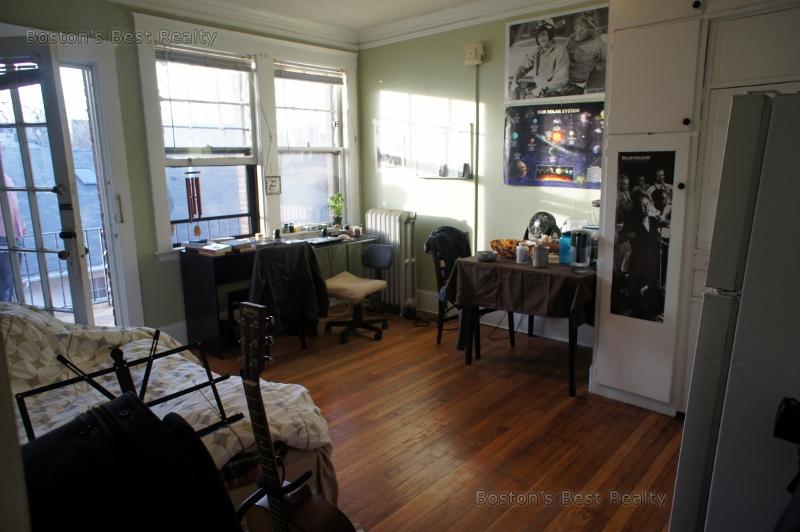 Studio bed, 1 bath apartment for rent at 22 Chiswick Rd Unit 16, Brighton — photo 2 of 6