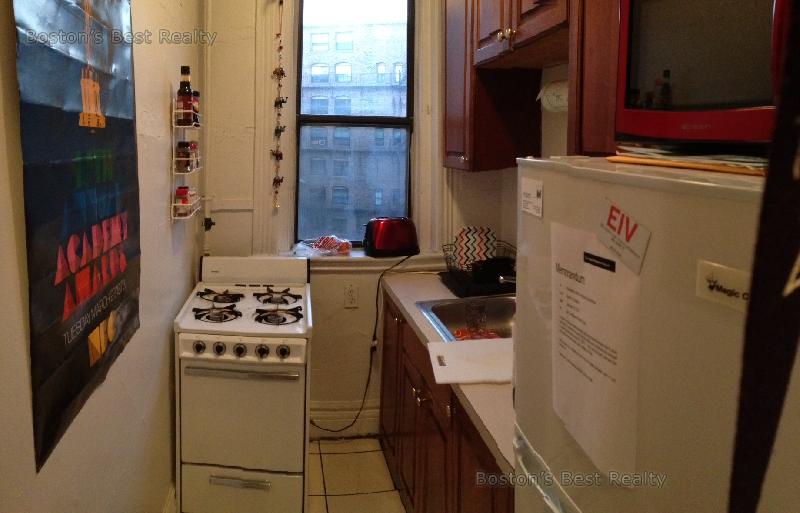 1 split bed, 1 bath apartment for rent at 64 Charlesgate Unit 73, Fenway — photo 3 of 6