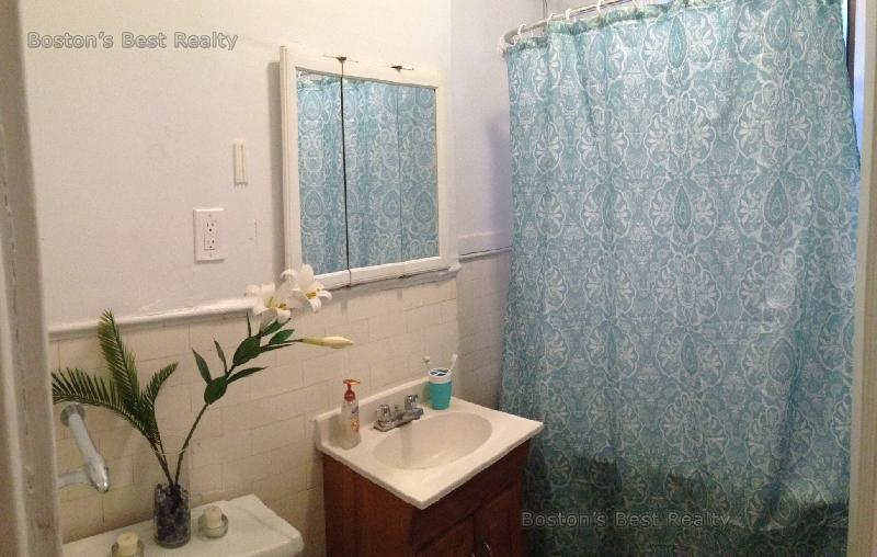 1 split bed, 1 bath apartment for rent at 64 Charlesgate East Unit 73, Fenway — photo 3 of 6